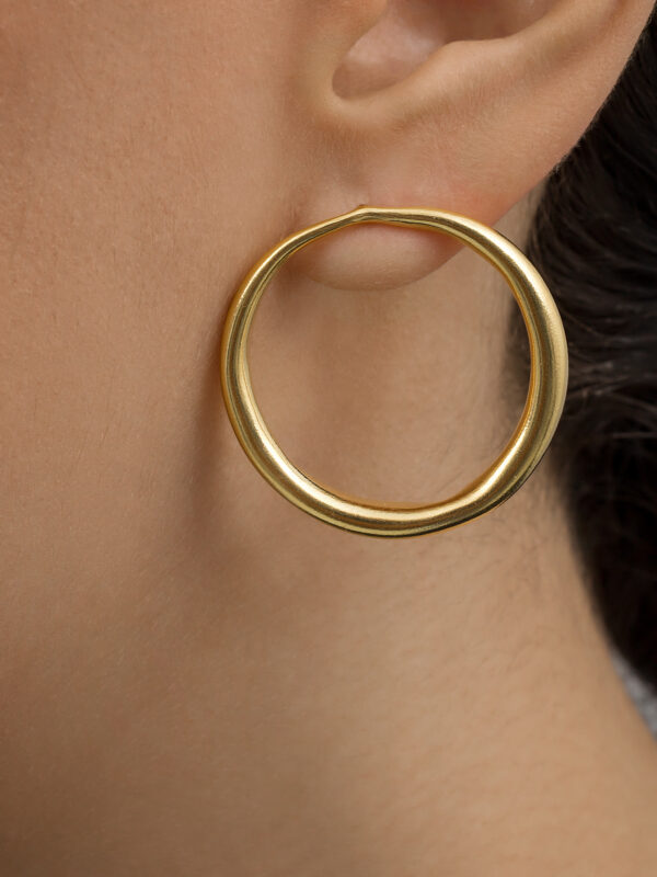 round earrings